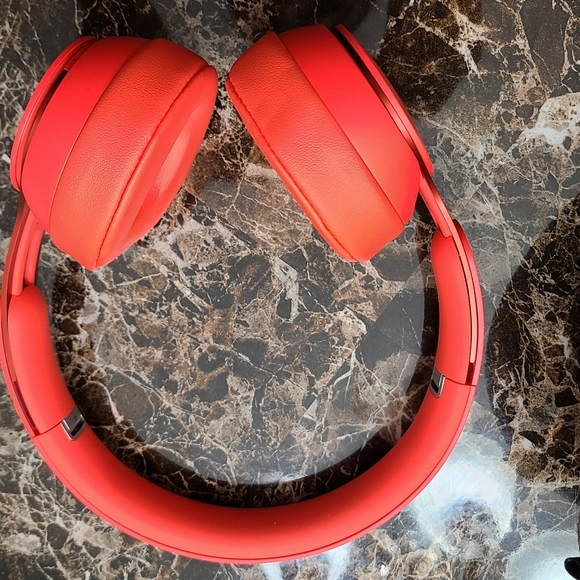 Beat by Dr.Dre studio 3. Color: citrus red - Picture 6 of 6